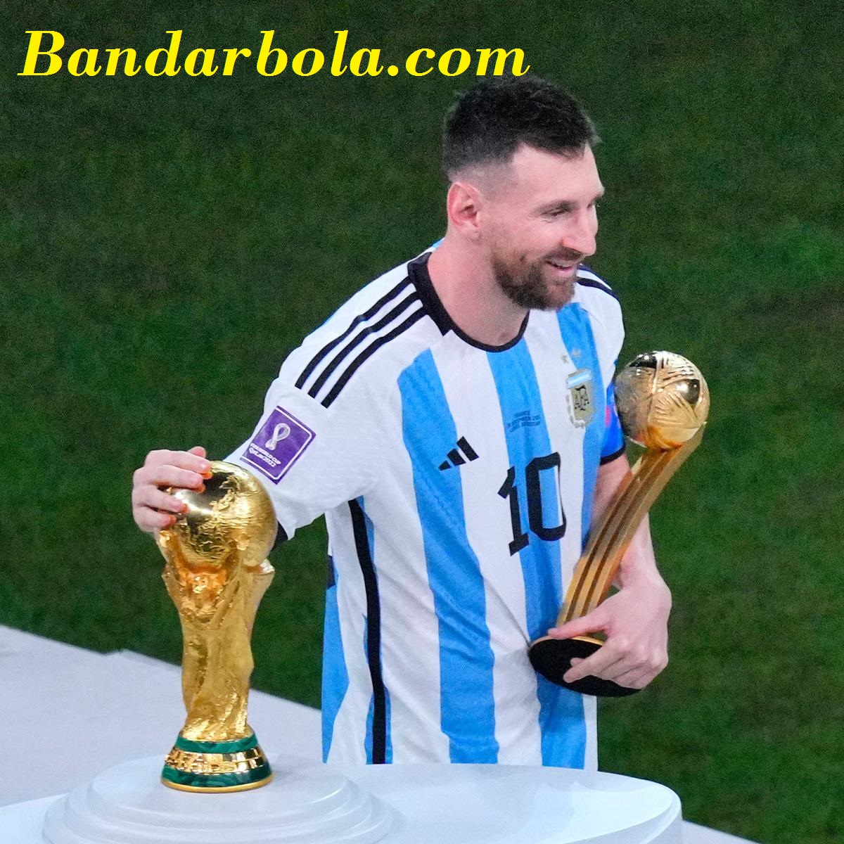Lionel Messi Sekali Lagi Mengangkat Trofi Piala Dunia